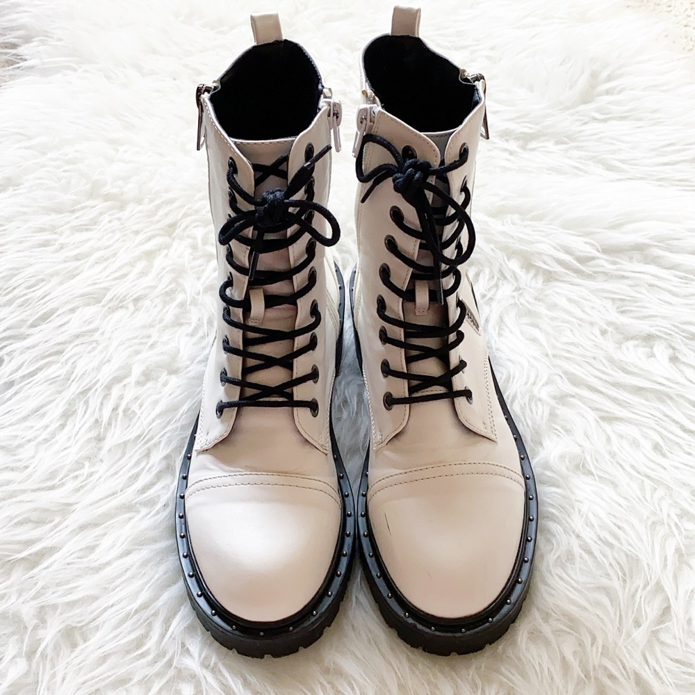 🤍 White boots